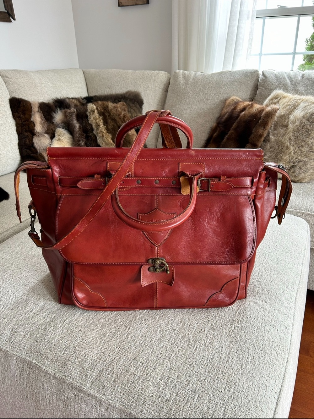 Gorgeous Classic Red Leather Travel Bag with Detachable Shoulder Strap❤️